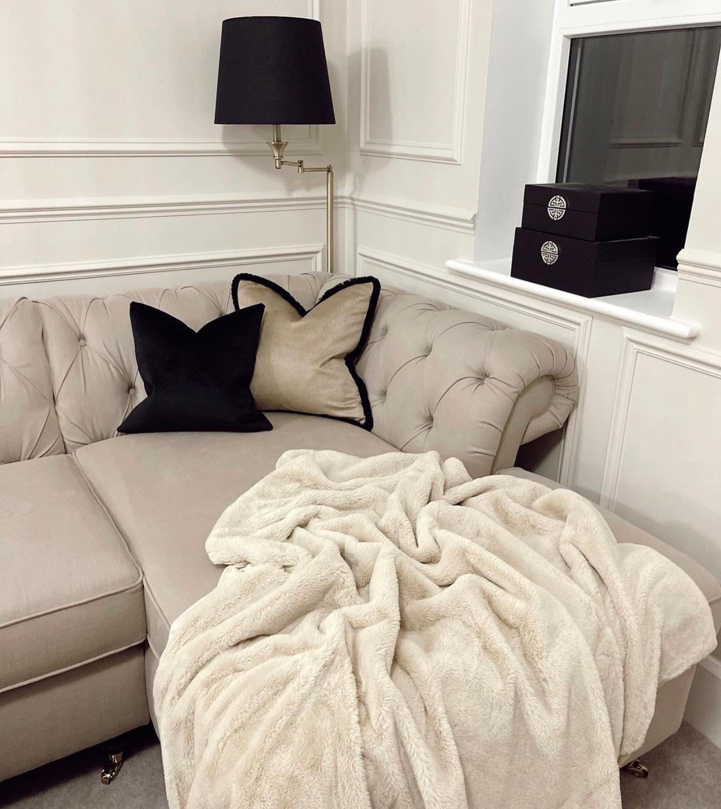 BLACK VELVET | Cushion - Fringed & Piped