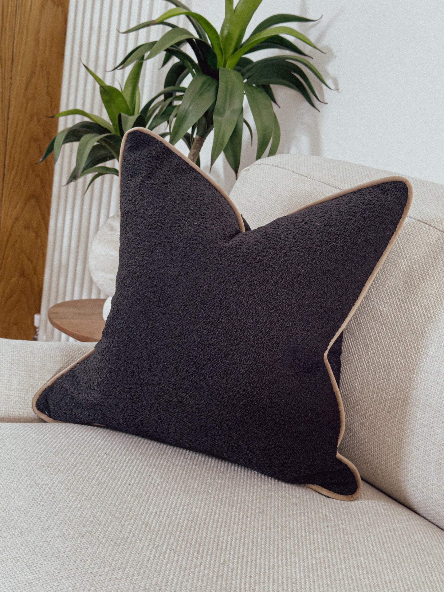 BLACK BOUCLE | Cushion