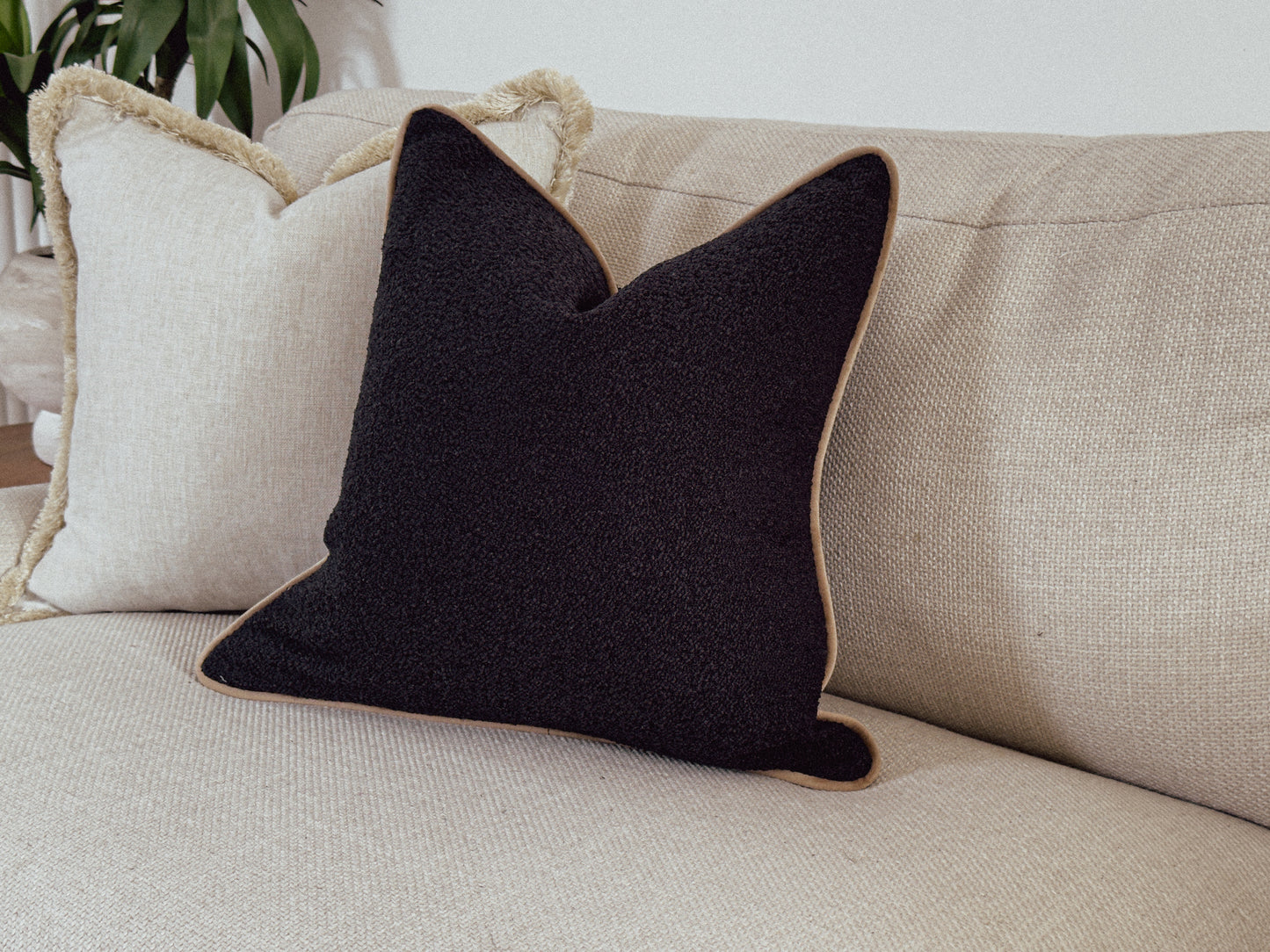 BLACK BOUCLE | Cushion