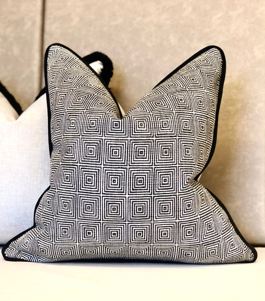 NEW ENGLAND - BLACK | Geometric Cushion