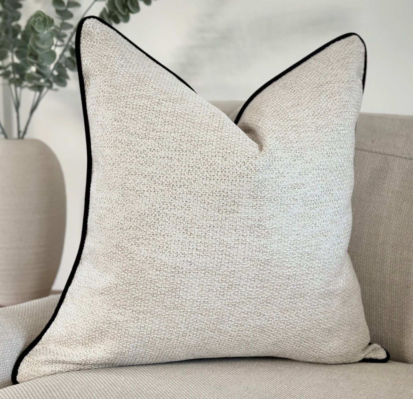 ALESSIA | Piped Cushion