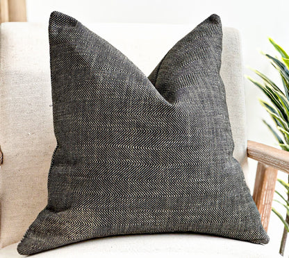ARROW | Black herringbone cushion - Fringed or piped