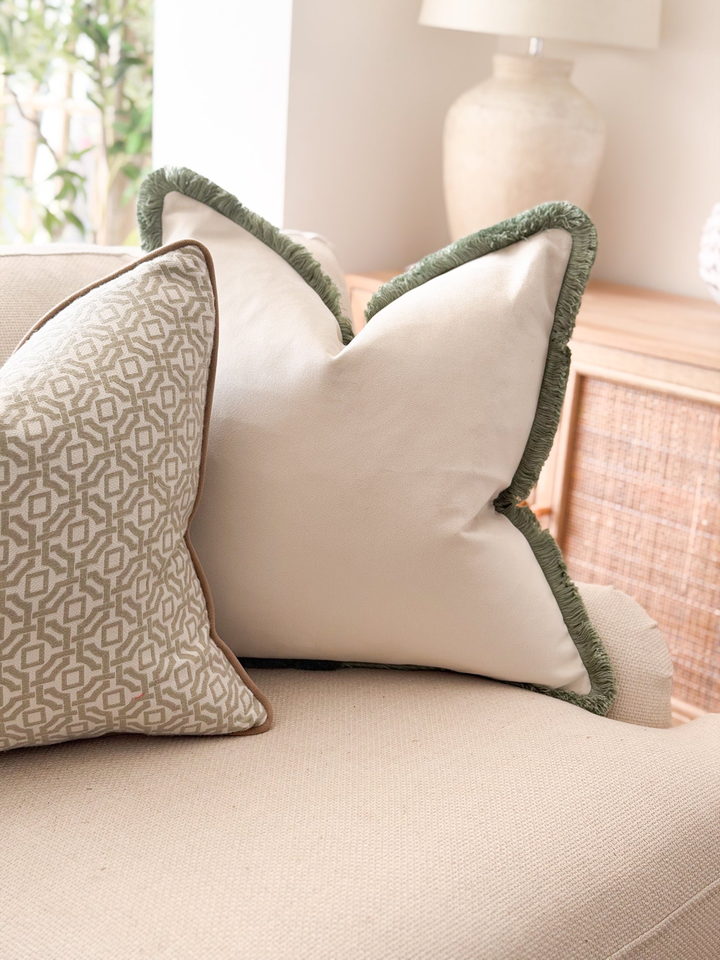 IVORY VELVET | Fringed cushion