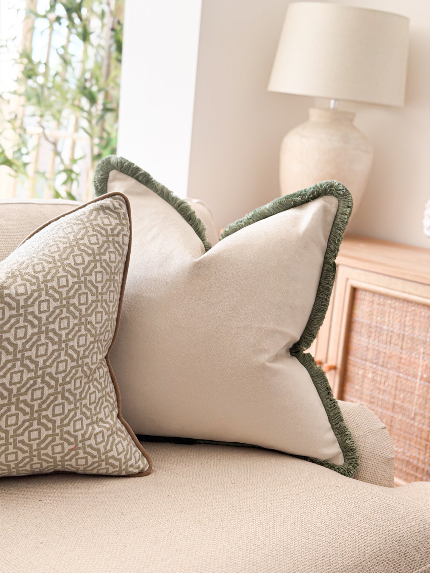 IVORY VELVET | Fringed cushion
